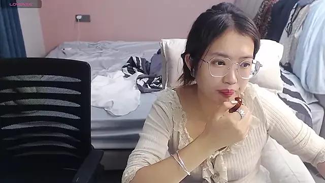 redrose520 from StripChat