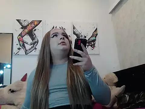 Discover our girls online shows and discover the company of countless livestreamers, with stunning shapes, sex toys and more.