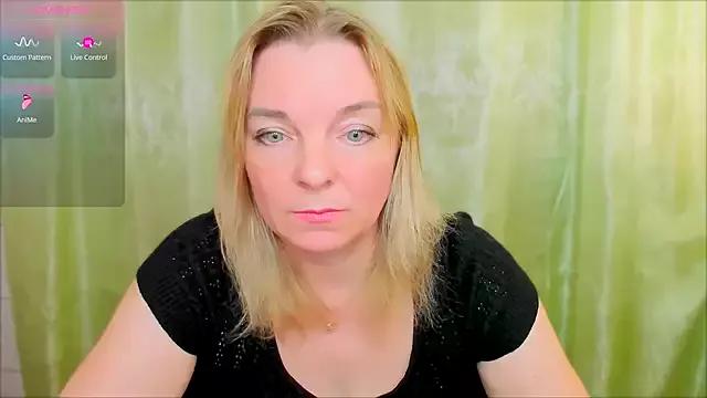 Discover our girls online shows and discover the company of countless livestreamers, with stunning shapes, sex toys and more.