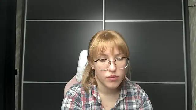 Discover our girls online shows and discover the company of countless livestreamers, with stunning shapes, sex toys and more.