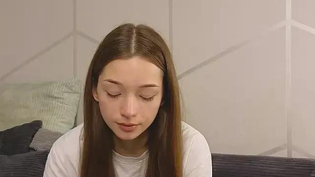 Discover our girls online shows and discover the company of countless livestreamers, with stunning shapes, sex toys and more.