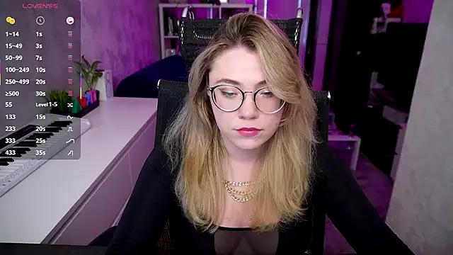 RemyCute from StripChat is Freechat