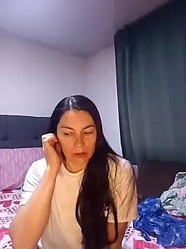 Discover our girls online shows and discover the company of countless livestreamers, with stunning shapes, sex toys and more.