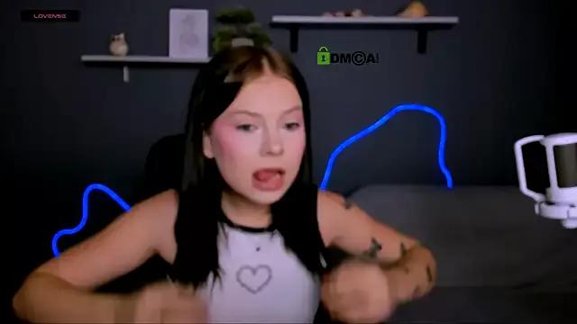 Discover our girls online shows and discover the company of countless livestreamers, with stunning shapes, sex toys and more.