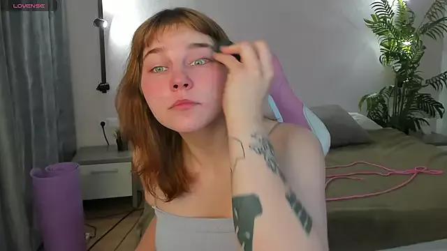 Rene_Shine from StripChat is Freechat