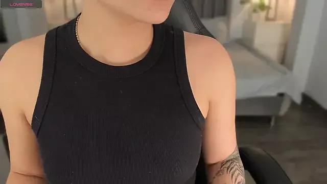 renee_shelby_ from StripChat