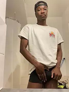 Renoirmonter from StripChat is Freechat