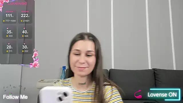 Discover our girls online shows and discover the company of countless livestreamers, with stunning shapes, sex toys and more.