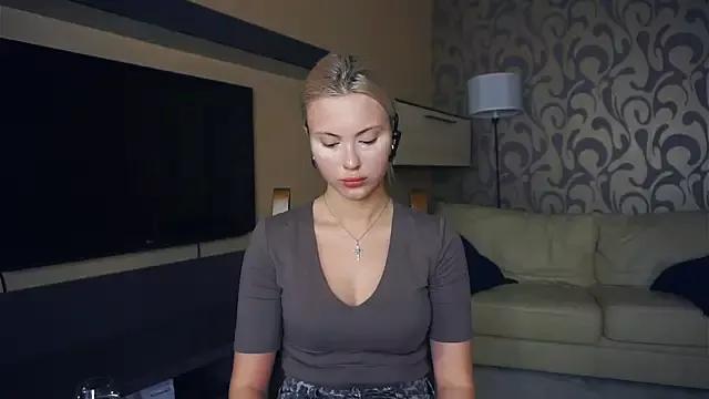 Discover our girls online shows and discover the company of countless livestreamers, with stunning shapes, sex toys and more.