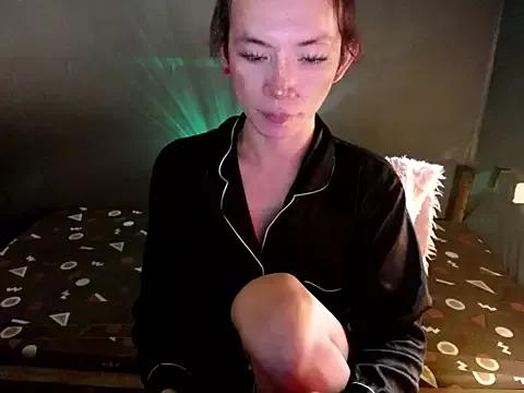 Discover our girls online shows and discover the company of countless livestreamers, with stunning shapes, sex toys and more.