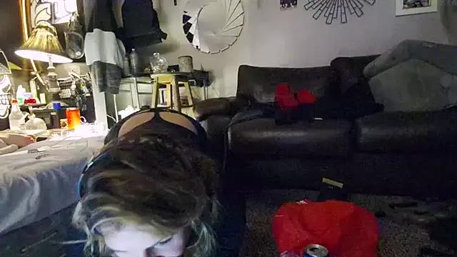 RhyleeRaine from StripChat is Freechat