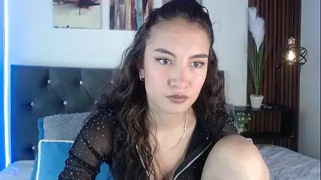 Discover our girls online shows and discover the company of countless livestreamers, with stunning shapes, sex toys and more.