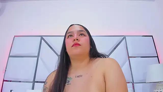 Discover our girls online shows and discover the company of countless livestreamers, with stunning shapes, sex toys and more.