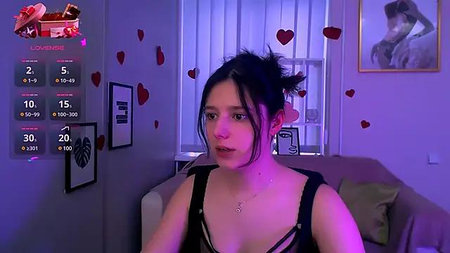 Discover our girls online shows and discover the company of countless livestreamers, with stunning shapes, sex toys and more.