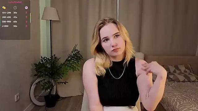 Discover our girls online shows and discover the company of countless livestreamers, with stunning shapes, sex toys and more.