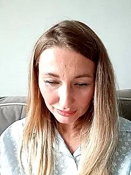 Risky-SquirtingGirl from StripChat is Freechat