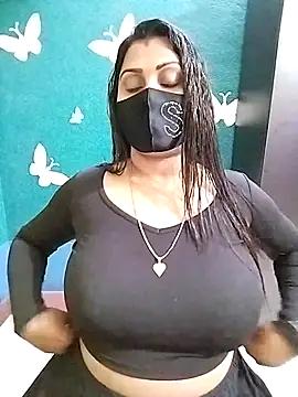 Discover our girls online shows and discover the company of countless livestreamers, with stunning shapes, sex toys and more.