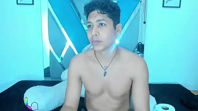Discover our girls online shows and discover the company of countless livestreamers, with stunning shapes, sex toys and more.