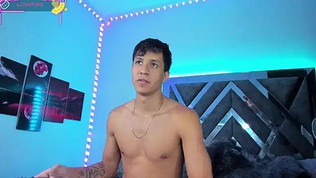 Robertmiller21 from StripChat is Freechat