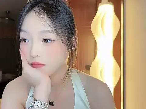 Discover our girls online shows and discover the company of countless livestreamers, with stunning shapes, sex toys and more.