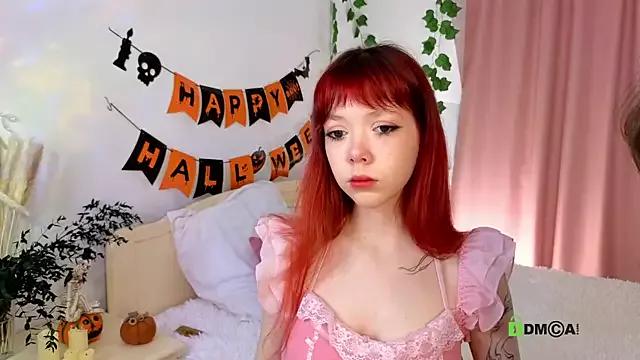 Discover our girls online shows and discover the company of countless livestreamers, with stunning shapes, sex toys and more.