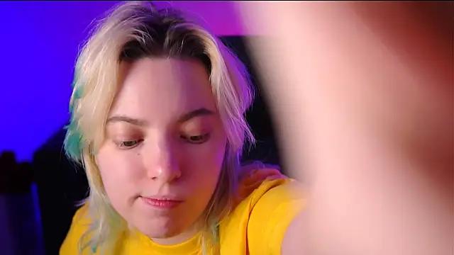 Discover our girls online shows and discover the company of countless livestreamers, with stunning shapes, sex toys and more.