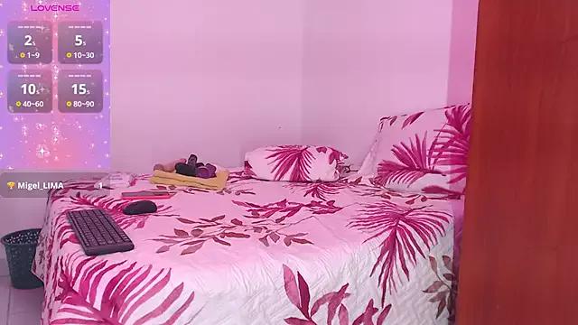 Discover our girls online shows and discover the company of countless livestreamers, with stunning shapes, sex toys and more.