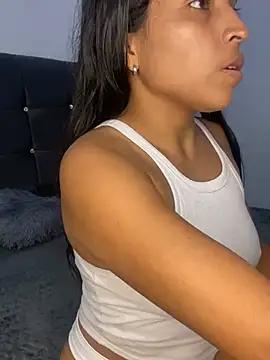 Discover our girls online shows and discover the company of countless livestreamers, with stunning shapes, sex toys and more.