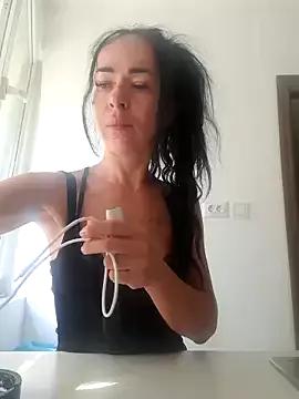 Discover our girls online shows and discover the company of countless livestreamers, with stunning shapes, sex toys and more.