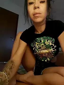 Rosaliemilaxxx from StripChat is Freechat