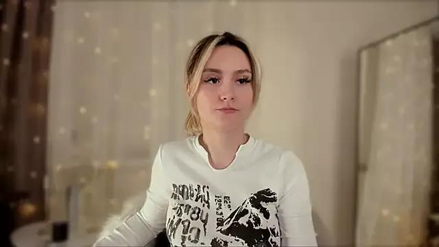 Rosalyin from StripChat is Freechat