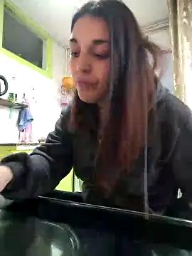 Discover our girls online shows and discover the company of countless livestreamers, with stunning shapes, sex toys and more.