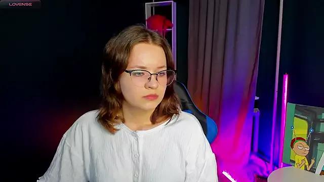 Rose__White from StripChat is Freechat
