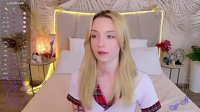 Discover our girls online shows and discover the company of countless livestreamers, with stunning shapes, sex toys and more.