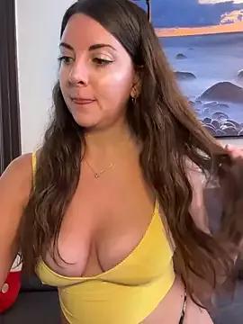 Discover our girls online shows and discover the company of countless livestreamers, with stunning shapes, sex toys and more.