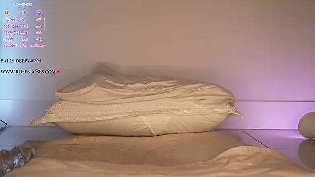 RoseNRoses from StripChat is Freechat