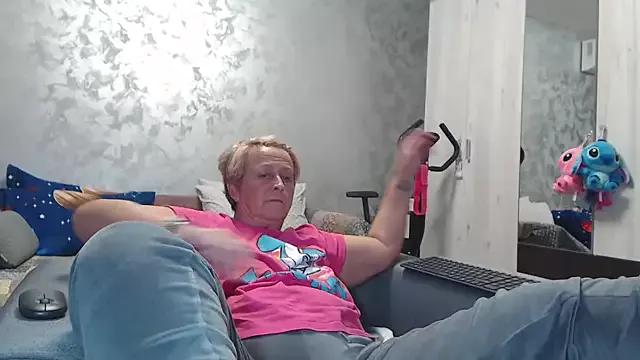 Discover our girls online shows and discover the company of countless livestreamers, with stunning shapes, sex toys and more.