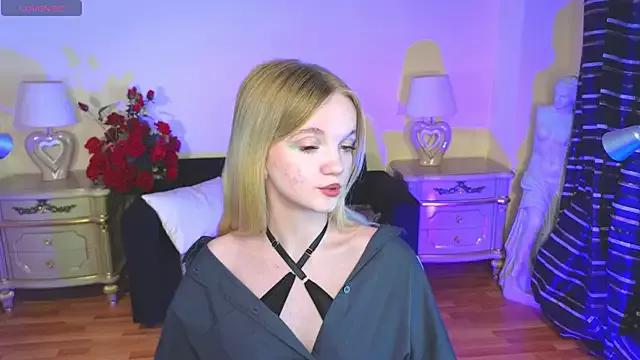 Discover our girls online shows and discover the company of countless livestreamers, with stunning shapes, sex toys and more.