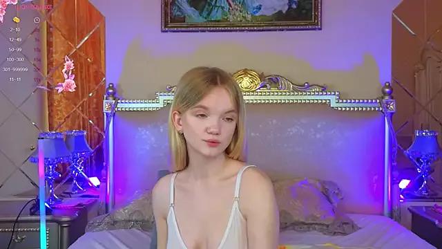 Discover our girls online shows and discover the company of countless livestreamers, with stunning shapes, sex toys and more.