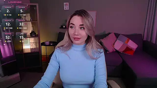 Discover our girls online shows and discover the company of countless livestreamers, with stunning shapes, sex toys and more.