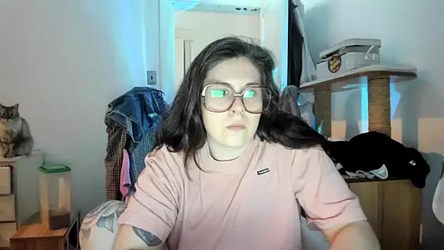 Rosiee69_ from StripChat is Freechat