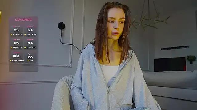 Discover our girls online shows and discover the company of countless livestreamers, with stunning shapes, sex toys and more.