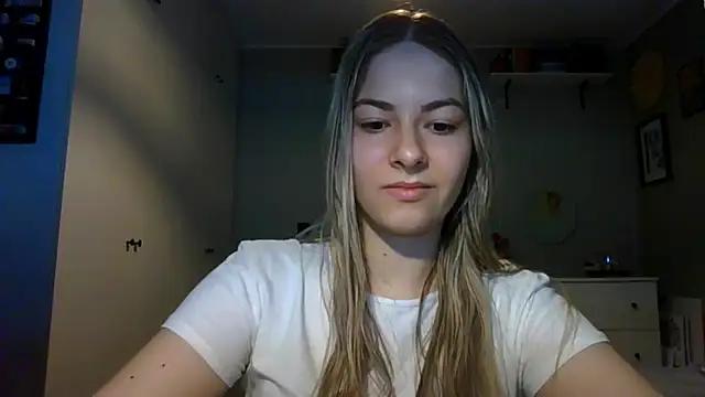 Discover our girls online shows and discover the company of countless livestreamers, with stunning shapes, sex toys and more.