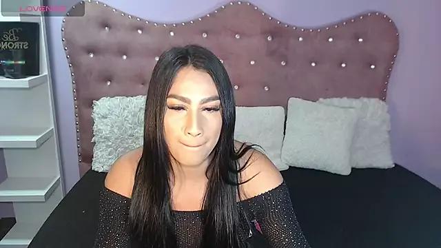 Discover our girls online shows and discover the company of countless livestreamers, with stunning shapes, sex toys and more.