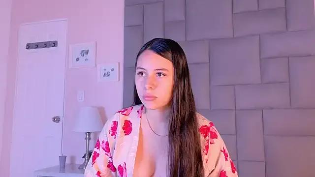 Rosse_and_mike from StripChat is Freechat