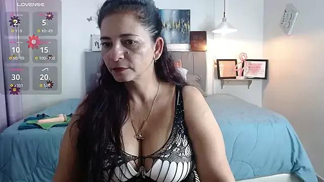 Discover our girls online shows and discover the company of countless livestreamers, with stunning shapes, sex toys and more.