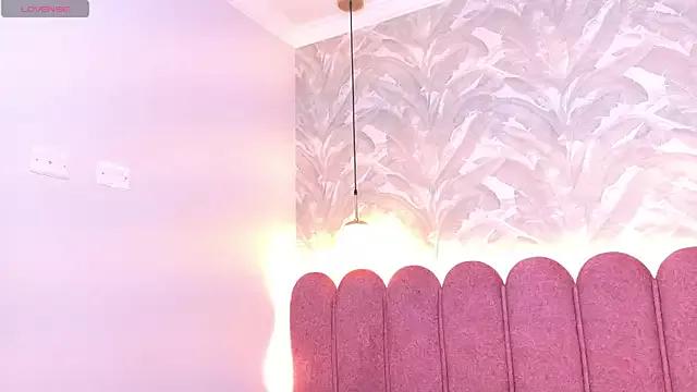 Rossie-Cameron from StripChat is Freechat