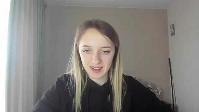 Discover our girls online shows and discover the company of countless livestreamers, with stunning shapes, sex toys and more.