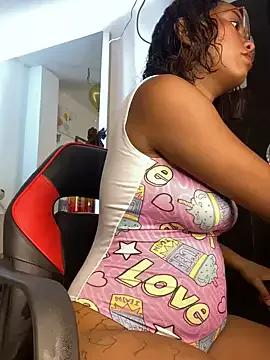 Discover our girls online shows and discover the company of countless livestreamers, with stunning shapes, sex toys and more.