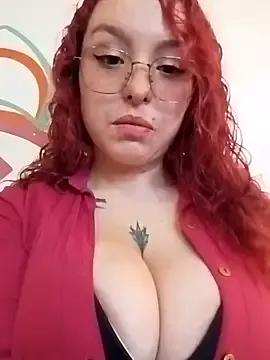 Discover our girls online shows and discover the company of countless livestreamers, with stunning shapes, sex toys and more.
